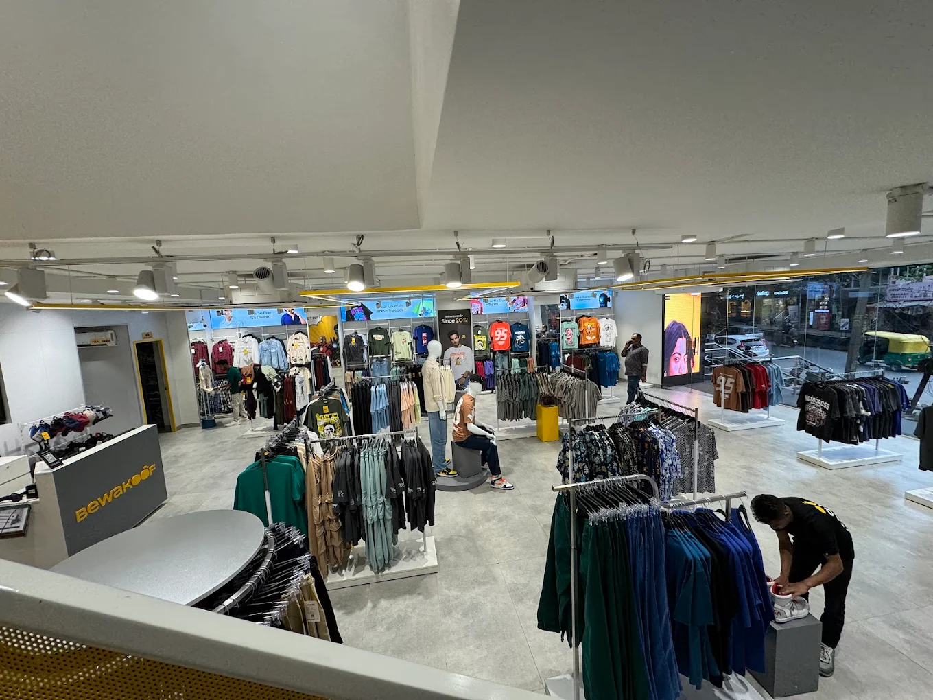 BEWAKOOF STORE – View 3