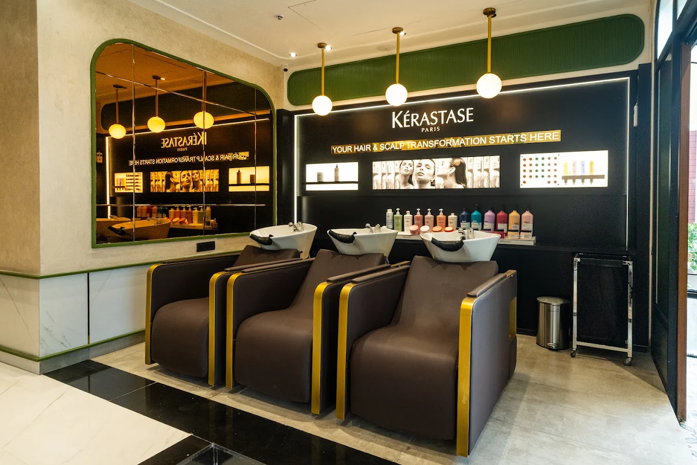 LOOKS SALON – JUHU – View 2