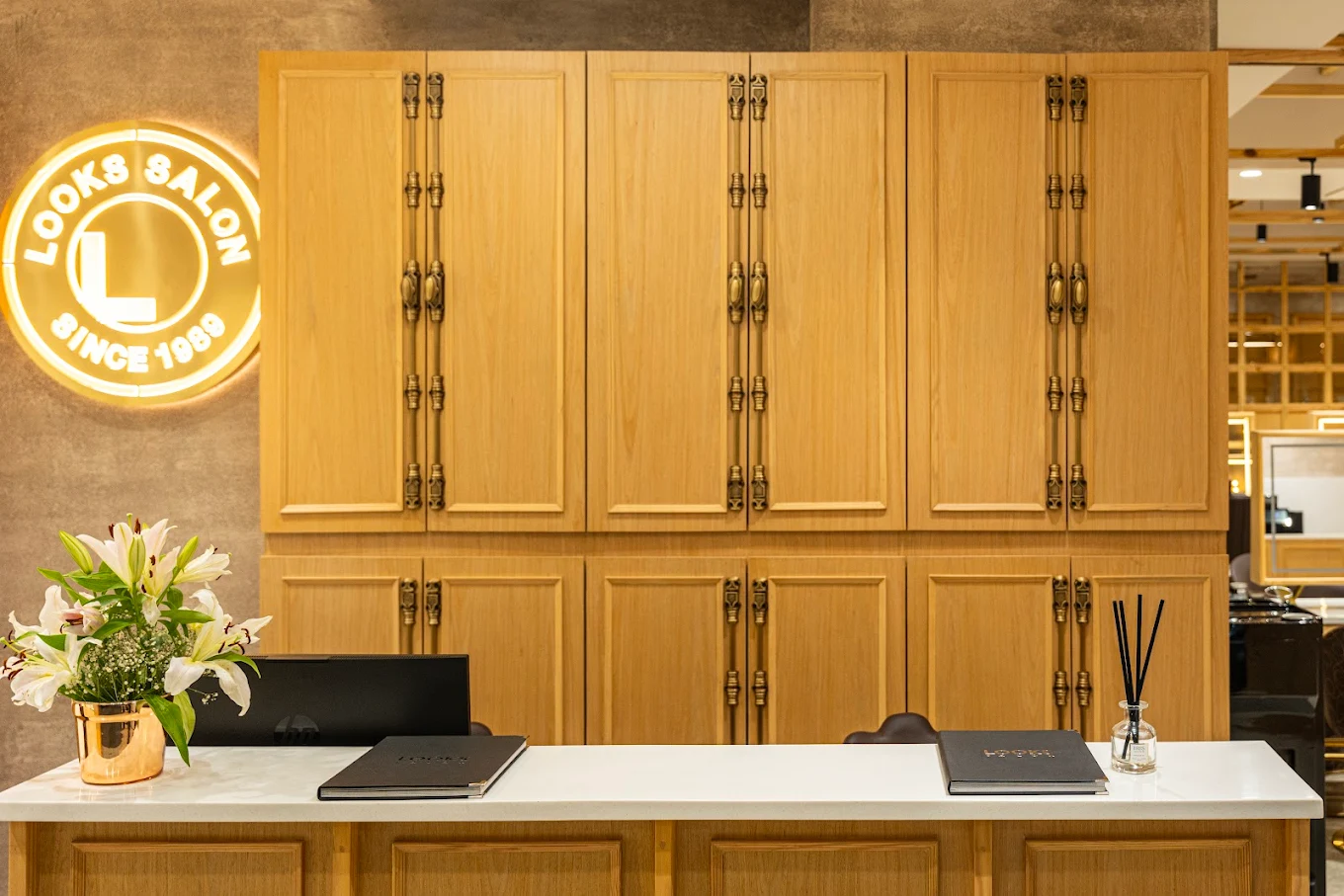 LOOKS SALON – GOREGAON – View 1