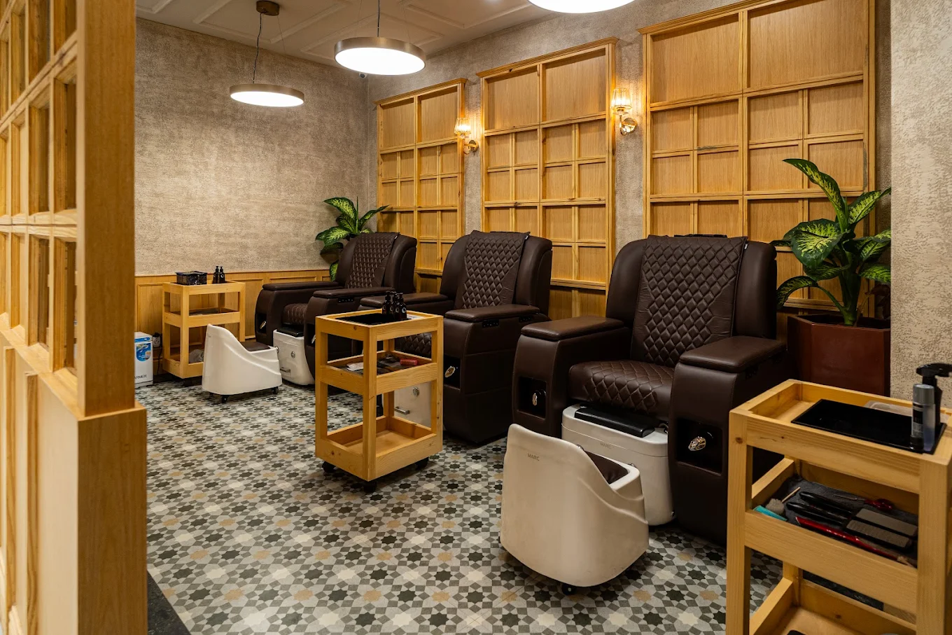 LOOKS SALON – GOREGAON – View 4