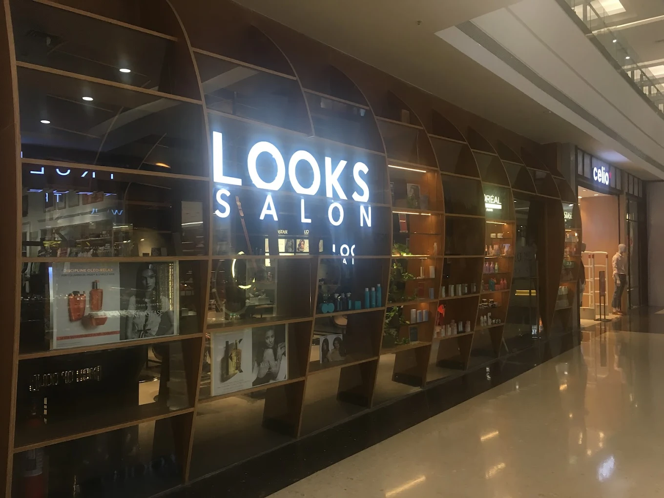 LOOKS SALON – SEAWOODS – View 3